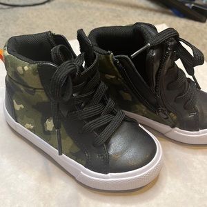 NWOT - Toddler Boys 7  - Black and camouflage mid-tops w/ zippers & laces